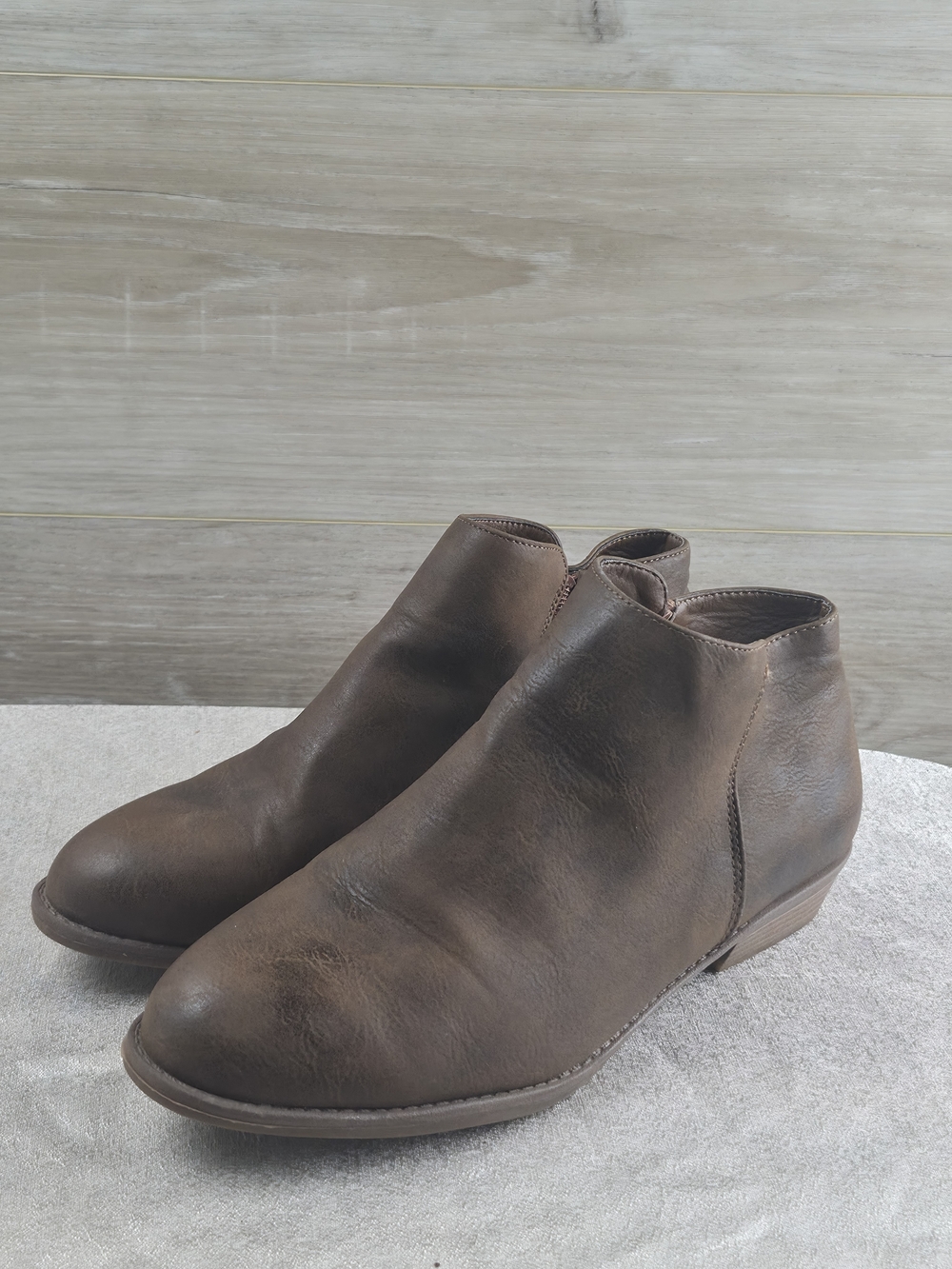 Dominique Nicole Brown Leather Ankle Boots Women's Size 8W Zipper Booties